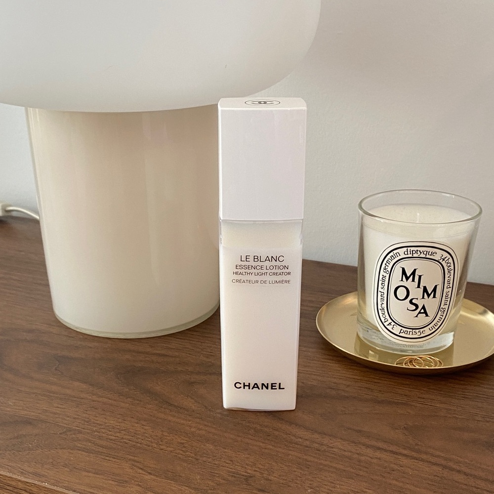 CHANEL Le Blanc Essence Lotion